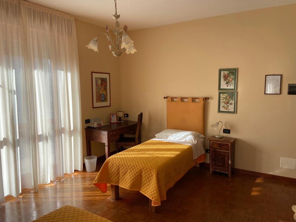 Bed and Breakfast La Via del Sole Susa Esterno foto